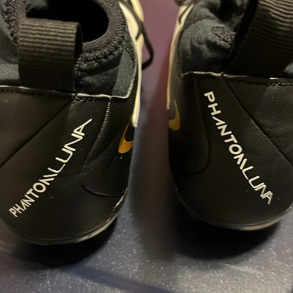 Nike Phantom Luna Cleats - Picture 6 of 6